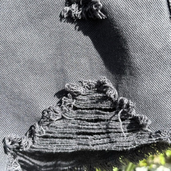 PacSun Black Wash Distressed Vintage High-Waisted Jean Shorts Size 22 - Picture 3 of 9